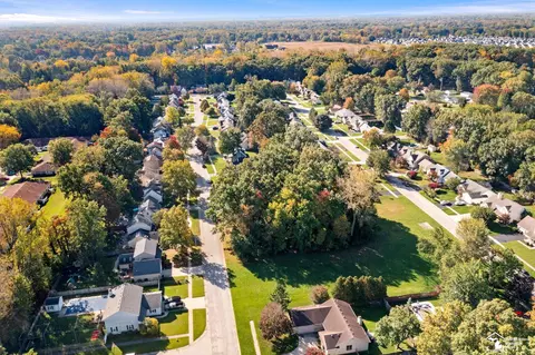 View/Area - 8737 Tanglewood, Temperance, MI 48182 photo 2 of 2