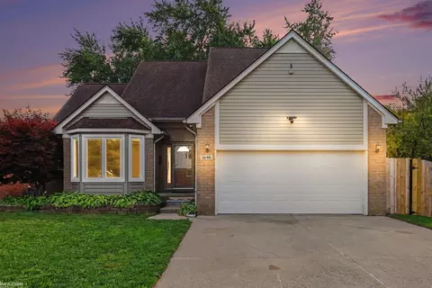 1690 Castlewood, Madison Heights, MI 48071