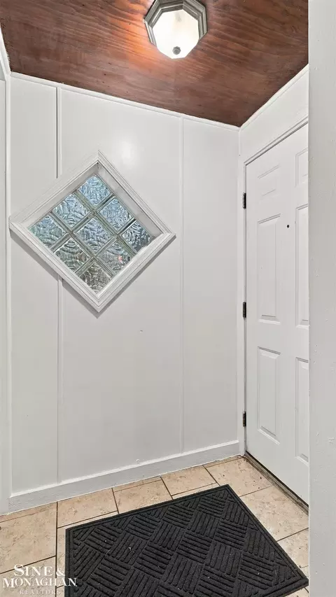 Entry Way - 121 Murphy, Saint Clair, MI 48079 photo 1 of 1