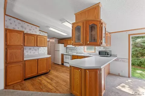 Kitchen - 893 E Siena Hts, Adrian, MI 49221 photo 5 of 6