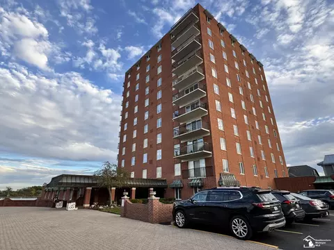 3301 Biddle #5B, Wyandotte, MI 48192