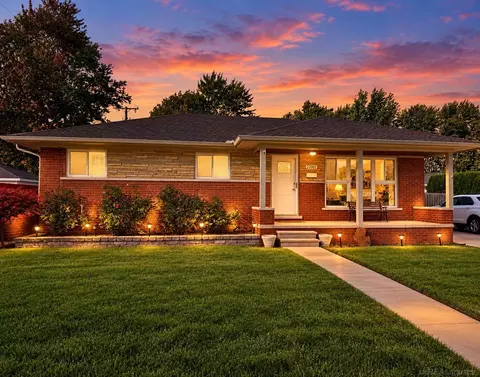 22001 Dorion, Saint Clair Shores, MI 48082