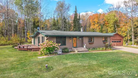 n3239 Woodland Drive, Iron Mountain, MI 49801