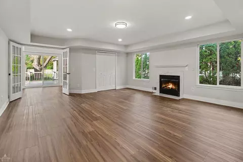Living - 8084 Pardee, Taylor, MI 48180 photo 6 of 8