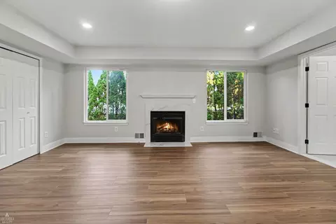 Living - 8084 Pardee, Taylor, MI 48180 photo 7 of 8