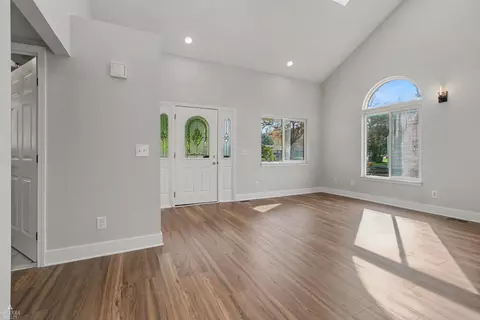 Living - 8084 Pardee, Taylor, MI 48180 photo 3 of 8