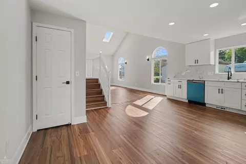 Entry Way - 8084 Pardee, Taylor, MI 48180 photo 1 of 2