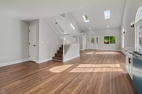 Living - 8084 Pardee, Taylor, MI 48180 photo 4 of 8