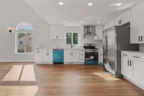 Kitchen - 8084 Pardee, Taylor, MI 48180 photo 2 of 3
