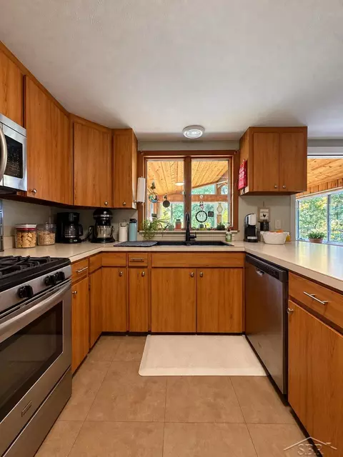 Kitchen - 6381 Middle Rd, Hope, MI 48628 photo 1 of 4