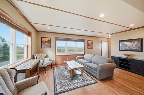 Living - 8231 Coman, Hudson, MI 49247 photo 3 of 7