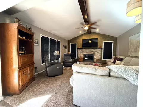 Living - 53379 Springhill Mdws, Macomb, MI 48042 photo 2 of 4