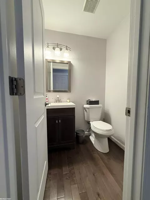 Bath - 53379 Springhill Mdws, Macomb, MI 48042 photo 1 of 4