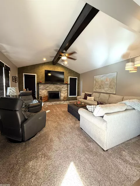 Living - 53379 Springhill Mdws, Macomb, MI 48042 photo 3 of 4