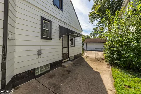 Exterior - 1781 Brys Dr, Grosse Pointe Woods, MI 48236 photo 2 of 3