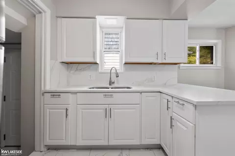 Kitchen - 1781 Brys Dr, Grosse Pointe Woods, MI 48236 photo 1 of 1