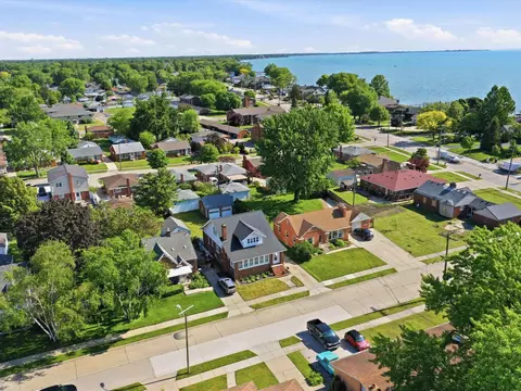 22823 Visnaw, Saint Clair Shores, MI 48081