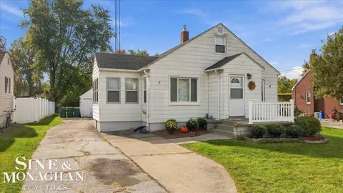 3909 Lapeer, Port Huron, MI 48060