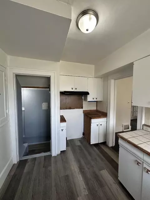 Kitchen - 125 W Mcclellan, Flint, MI 48505 photo 2 of 2