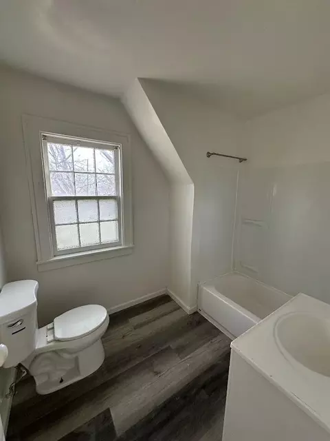 Bath - 125 W Mcclellan, Flint, MI 48505 photo 1 of 1