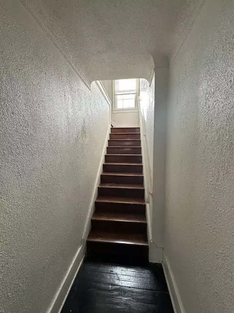 Entry Way - 125 W Mcclellan, Flint, MI 48505 photo 1 of 2