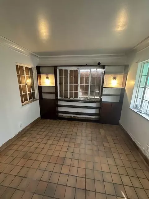 Living - 125 W Mcclellan, Flint, MI 48505 photo 4 of 4