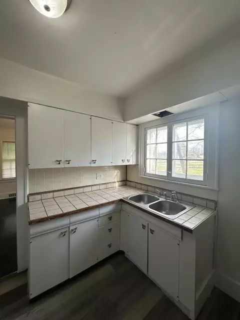 Kitchen - 125 W Mcclellan, Flint, MI 48505 photo 1 of 2