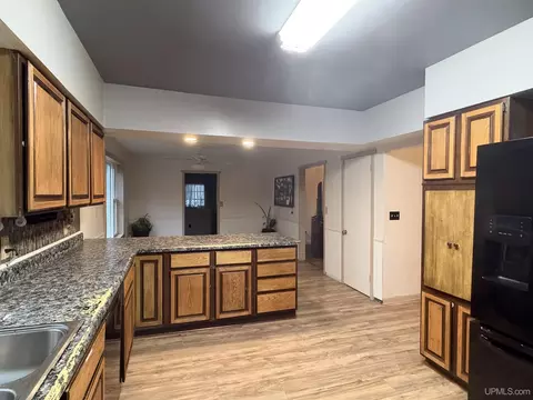 Kitchen - W5122` 5th, Vulcan, MI 49892 photo 4 of 6
