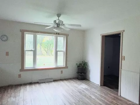 Living - W5122` 5th, Vulcan, MI 49892 photo 2 of 4