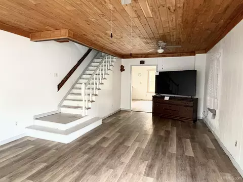 Living - W5122` 5th, Vulcan, MI 49892 photo 4 of 4