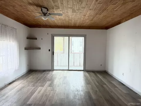 Living - W5122` 5th, Vulcan, MI 49892 photo 3 of 4