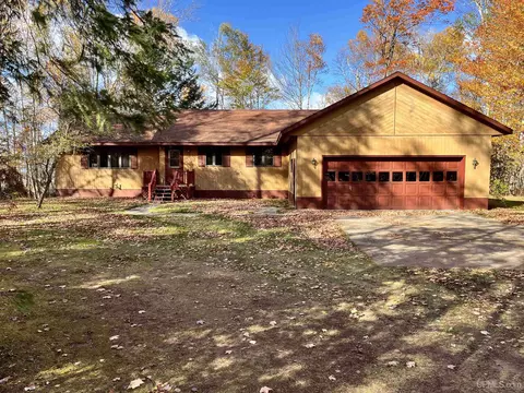 18820 Lakeshore, Ontonagon, MI 49953