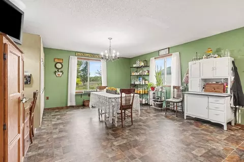 Dining - 736 W Parish, Kawkawlin, MI 48631 photo 1 of 1
