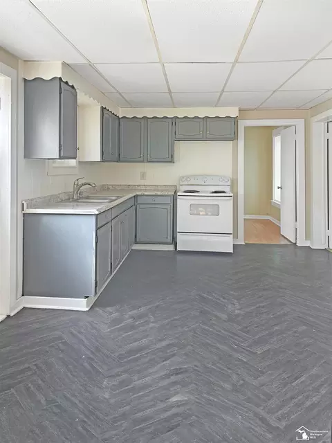 Kitchen - 902 E 8th #906 EIGHTH, Monroe, MI 48161 photo 2 of 2