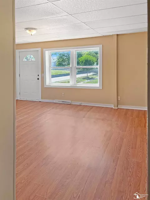 Living - 902 E 8th #906 EIGHTH, Monroe, MI 48161 photo 4 of 5