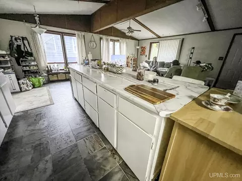 706 Wright, Marquette, MI 49855 photo 2