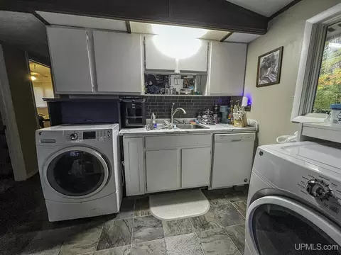 706 Wright, Marquette, MI 49855 photo 4