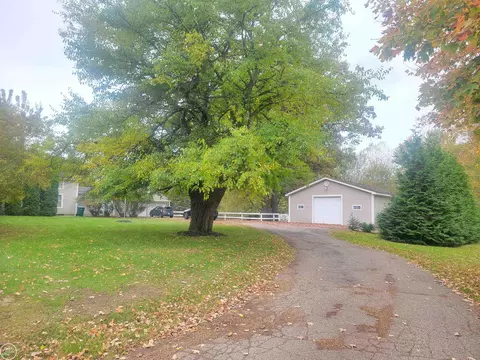 13018 N Holly, Holly, MI 48442