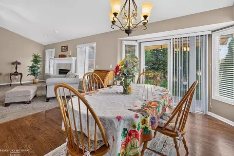 Dining - 47857 Kent, Macomb, MI 48044 photo 2 of 3