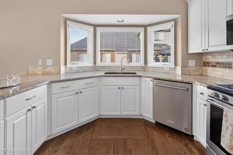 Kitchen - 47857 Kent, Macomb, MI 48044 photo 6 of 6