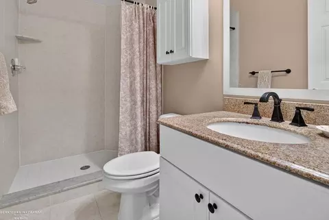 Bath - 47857 Kent, Macomb, MI 48044 photo 3 of 5