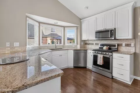 Kitchen - 47857 Kent, Macomb, MI 48044 photo 2 of 6