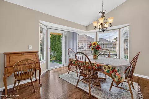 Dining - 47857 Kent, Macomb, MI 48044 photo 1 of 3