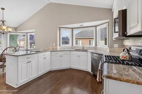 Kitchen - 47857 Kent, Macomb, MI 48044 photo 3 of 6