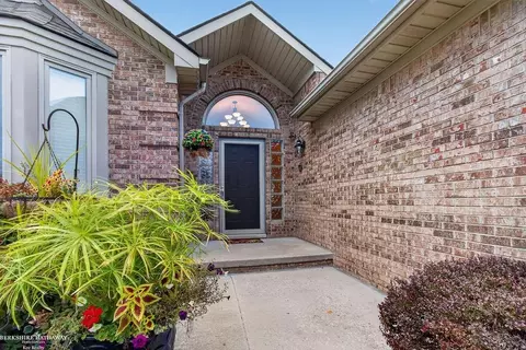 Entry Way - 47857 Kent, Macomb, MI 48044 photo 1 of 5