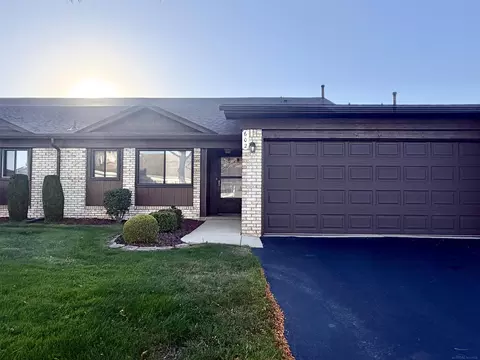 602 Country Club Dr, Saint Clair Shores, MI 48082