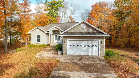 1802 Robindale, Houghton, MI 49931