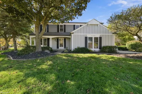 1017 Barneswood, Rochester Hills, MI 48306