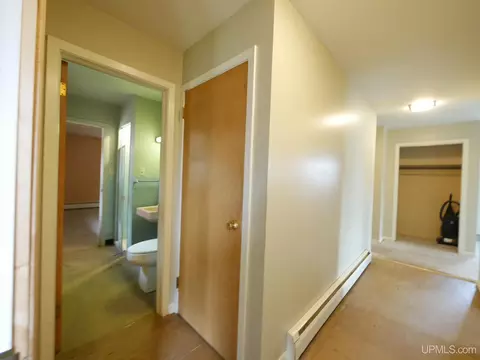 Entry Way - 20840 Royce, Hancock, MI 49930 photo 2 of 4