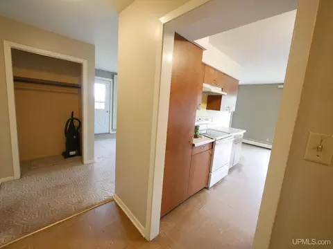 Entry Way - 20840 Royce, Hancock, MI 49930 photo 3 of 4
